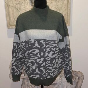 Hem & Thread olive green animal print mock neck sweater Sz S‎